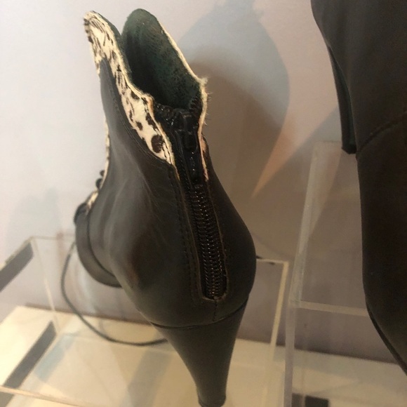 Poetic license boots size 39.5 leather with pony hair in a animal print. - Picture 7 of 7